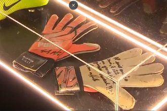 De goleiro a lateral da Seleção: exposição celebra trajetória de Danilo