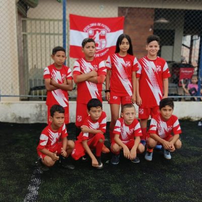 ex jogador transforma vidas de 100 jovens com futebol no ju 20260615