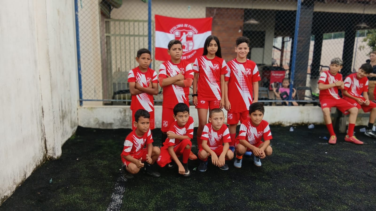 ex jogador transforma vidas de 100 jovens com futebol no ju 20260615