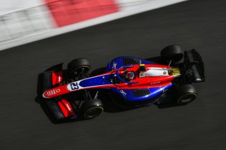 F2: Bennett vence a sprint na Áustria; Câmara é punido e termina fora dos pontos