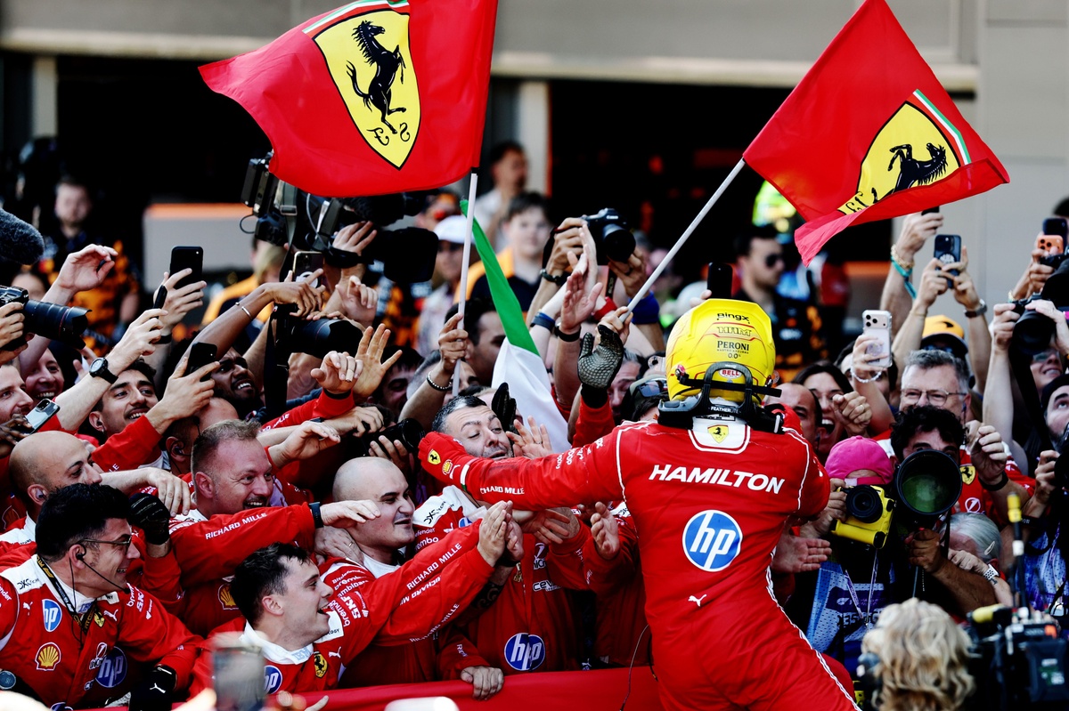 ferrari volta ao topo hamilton vence em barcelona pela 1 vez 20260615