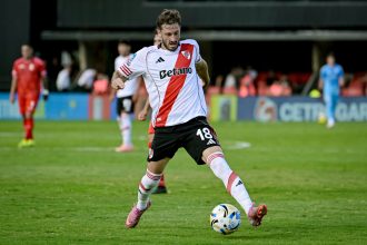 Flamengo monitora Matias Viña fora dos planos do River Plate