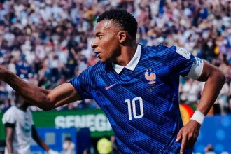 França goleia Senegal com show de Mbappé e avança na Copa