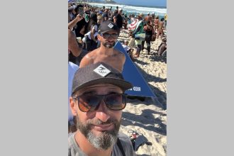 Gêmeos viajam mil km de SC para ver etapa do Mundial de Surfe no RJ