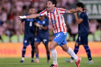 Galarza marca na Copa e vira herói do Paraguai sem clube definido