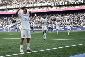 Garro mira recordes pessoais no Corinthians com Diniz no comando