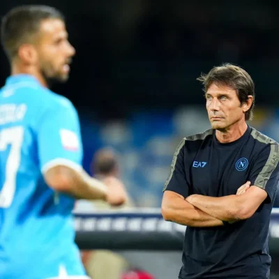 Napoli anuncia saída do técnico Antonio Conte