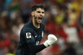Goleiro de 22 anos viraliza após estreia na Copa e ganha 38 mil seguidores