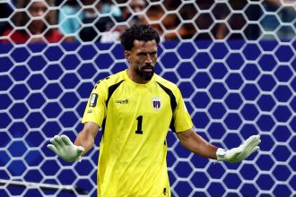 Goleiro de 40 anos para Espanha e vira febre no Brasil após Copa