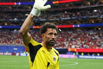 Goleiro de 40 anos para Espanha e vira fenômeno com 13 mi de seguidores