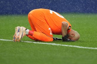 Goleiro do Iraque falha, Mbappé marca e vira meme na web