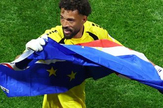 Goleiro herói contra Espanha busca clube: ‘quero ser feliz’