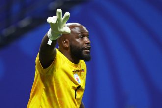 Goleiro Johny Placide se despede da seleção do Haiti após derrota na Copa do Mundo