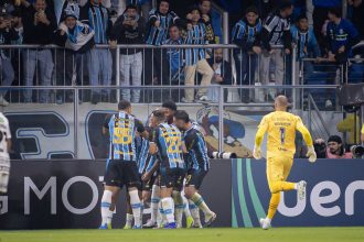 Grêmio retoma treinos com título gaúcho, mas luta contra rebaixamento no Brasileirão