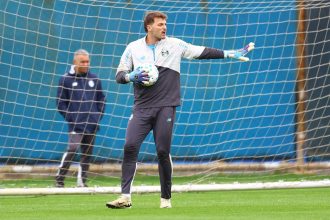 Grando volta ao gol do Grêmio após cinco meses fora por fratura