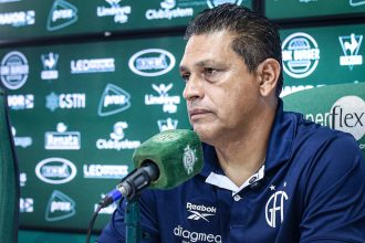 Guarani vence Caxias e técnico entra para história do clube na Série C