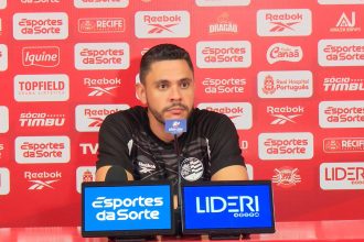 Técnico do Náutico critica atuação contra o Fortaleza e confirma busca por reforços ofensivos