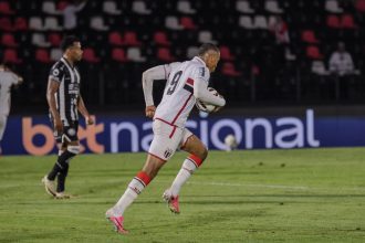 Herói com 2 gols, Hygor desabafa após fim de jejum do Botafogo-SP