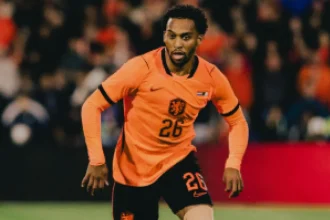 Holanda perde Quinten Timber contra Suécia por concussão na Copa