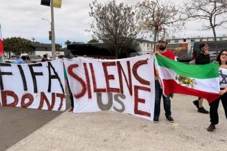 Iranianos protestam contra aiatolás em Los Angeles antes da Copa