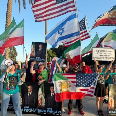 iranianos protestam contra sele o do ir durante treino em lo 20260615