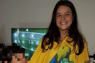 Torcedora nascida no dia do Penta é apaixonada pela Copa e mantém esperança na Seleção