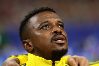 Jogador chora no hino e dedica gol da África do Sul ao avô falecido
