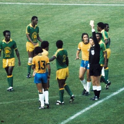 jogador do zaire chuta bola antes de rivelino e entra para h 20260617