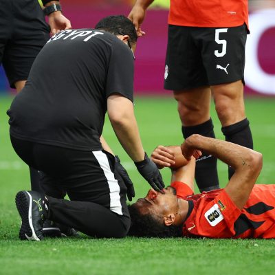 jogador leva cotovelada no olho e preocupa egito na copa do 20260622