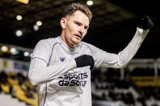 Joia de 20 anos marca primeiro gol profissional e salva Ceará na Série B