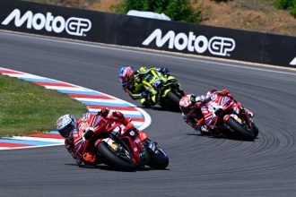 Líder da MotoGP é suspenso e vira o campeonato de cabeça para baixo