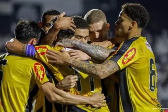 Léo Naldi e Robson projetam duelo decisivo contra o Vila Nova na Série B