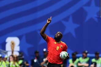 Lukaku entra e empata em 30 segundos; técnico belga exalta atacante