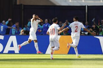 Marrocos marca em 1 minuto, elimina Escócia e agita Copa do Mundo