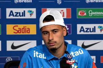Martinelli lamenta lesão de Raphinha e fala sobre posição na Seleção