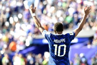 Mbappé supera Pelé e mira tricampeonato da França na Copa