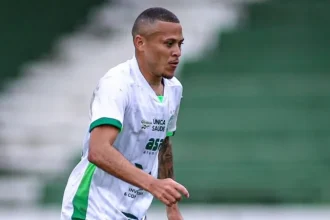 Meia decisivo, João Paulo garante vitória do Guarani na Série C