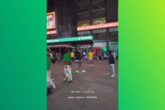 Meia do Remo joga altinha na Times Square durante férias em NY