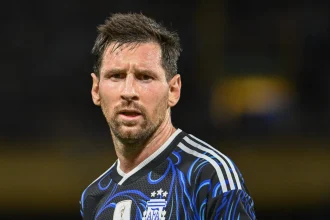 Messi faz história com 200ª partida e 6ª Copa na estreia contra a Argélia