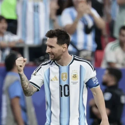 messi iguala klose e divide lideran a de gols na hist ria da 20260617