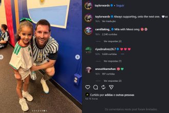 Messi marca 3 e posa com filha de rival após goleada da Argentina na Copa