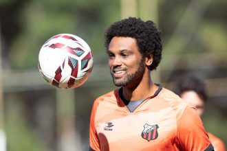Mezenga cede gol a companheiro após empate do Ituano com Itabaiana