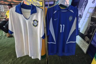 Museu itinerante celebra história do pentacampeão com 20 mil itens