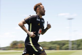 Neymar deve voltar a jogar na quarta contra a Escócia, diz Ancelotti