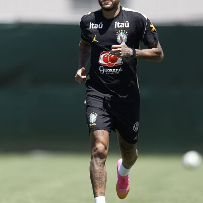 neymar volta a treinar e aquece esperan as do brasil na copa 20260617
