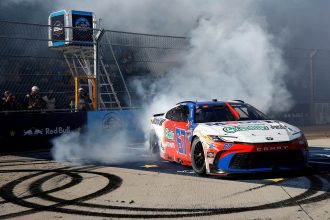 Novato Corey Heim vence na NASCAR Cup em apenas 13 largadas