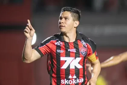 osvaldo renova contrato com o vit ria at o fim de 2026 20260629