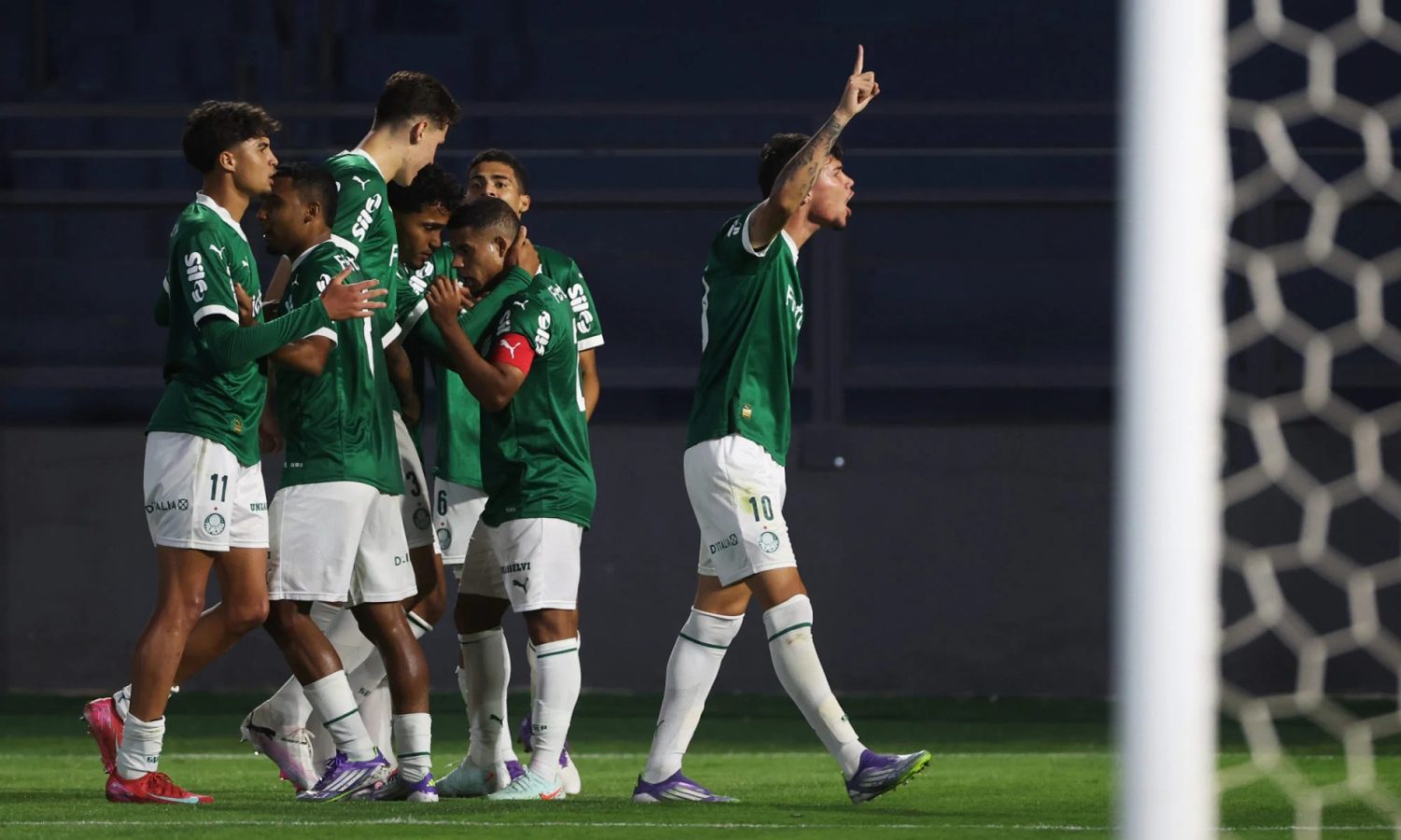 palmeiras goleia por 6 a 0 e segue invicto no brasileir o su 20260617