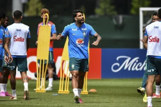 Flamengo pode acabar com jejum de 40 anos se três jogadores forem titulares na estreia da Seleção