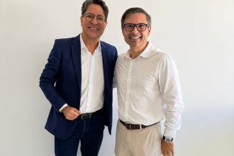 Pré-candidato ao governo, Ricardo Marques debate saúde pública com professor da UFS